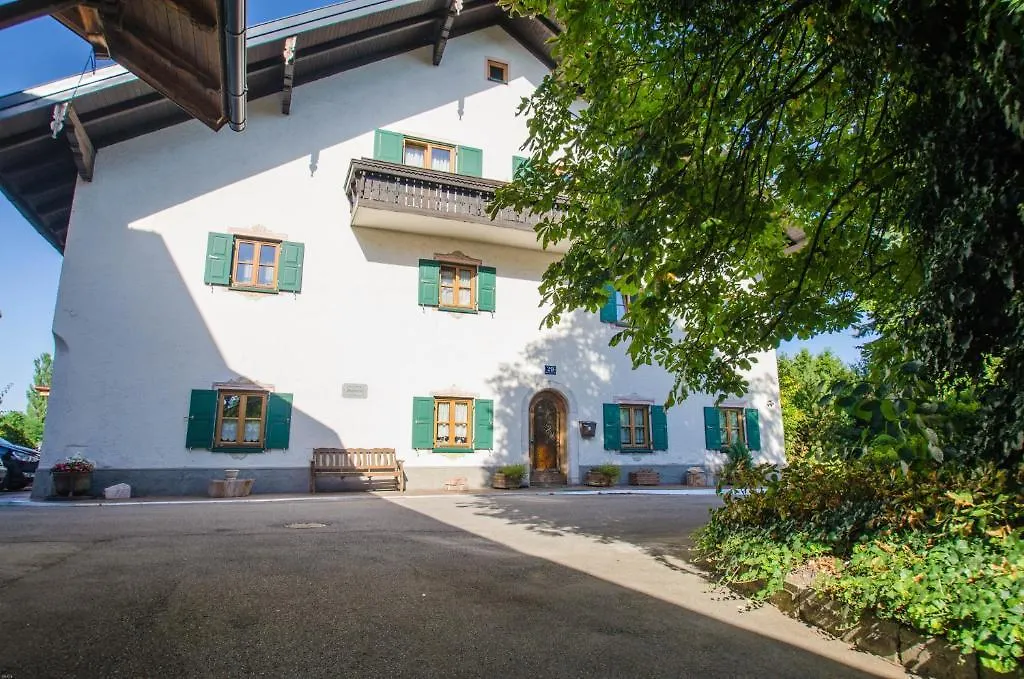 Fruehstueckspension Helmhof Salzburg Guest house